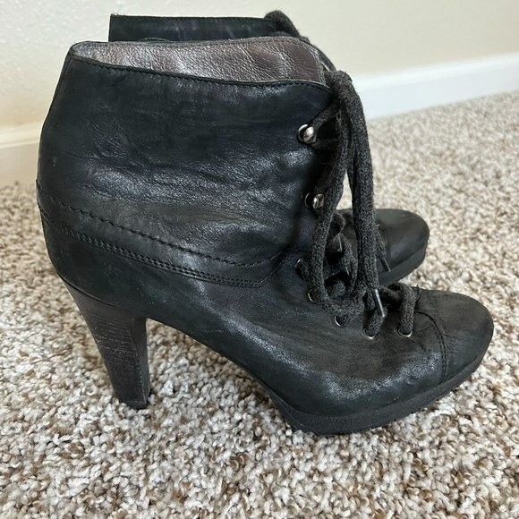 Shoes - TJ Collection Leather Ankle Boots Size 37